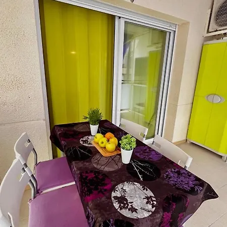 Quiet Side Apartment *